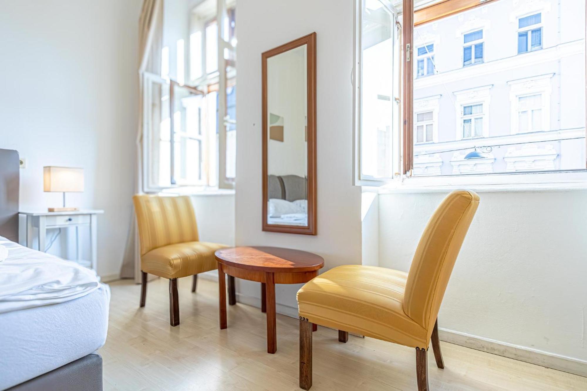 8 Min Walk To Wiener Stadthalle, Stylish 1br