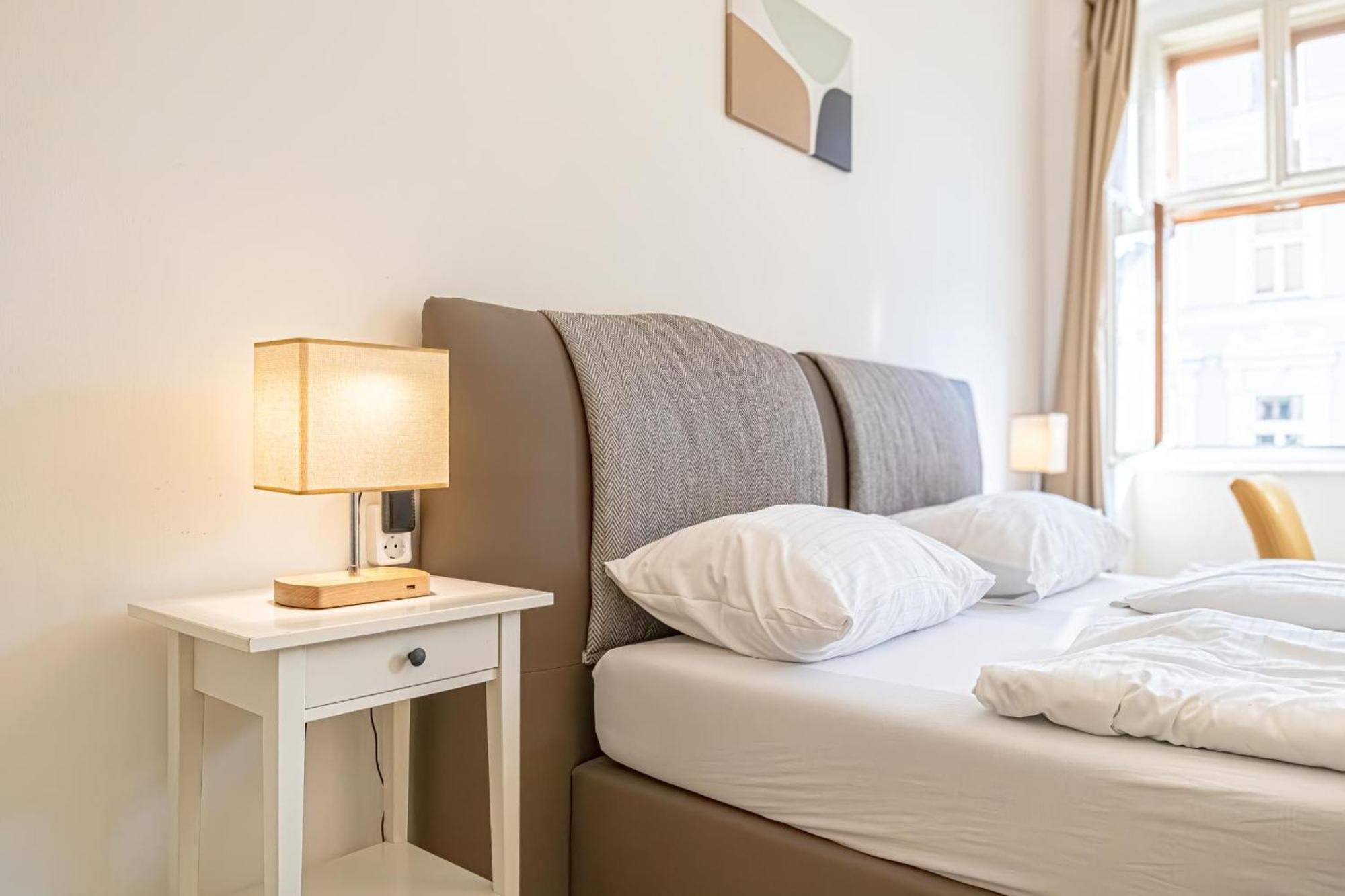 8 Min Walk To Wiener Stadthalle, Stylish 1br Apartment *