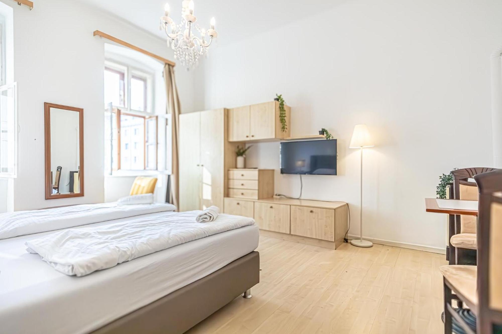 8 Min Walk To Wiener Stadthalle, Stylish 1br Wien