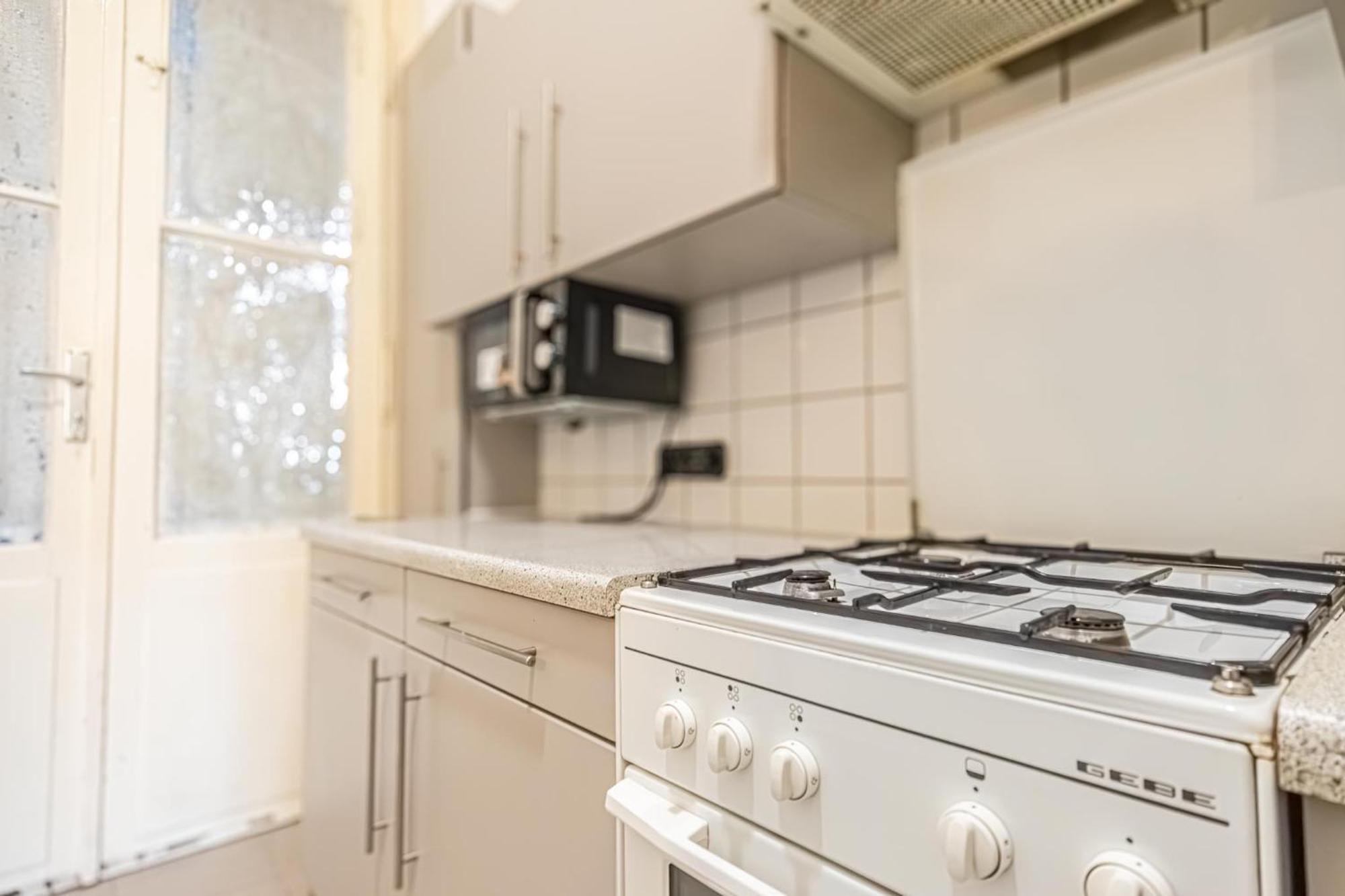 Apartment 8 Min Walk To Wiener Stadthalle, Stylish 1br Wien