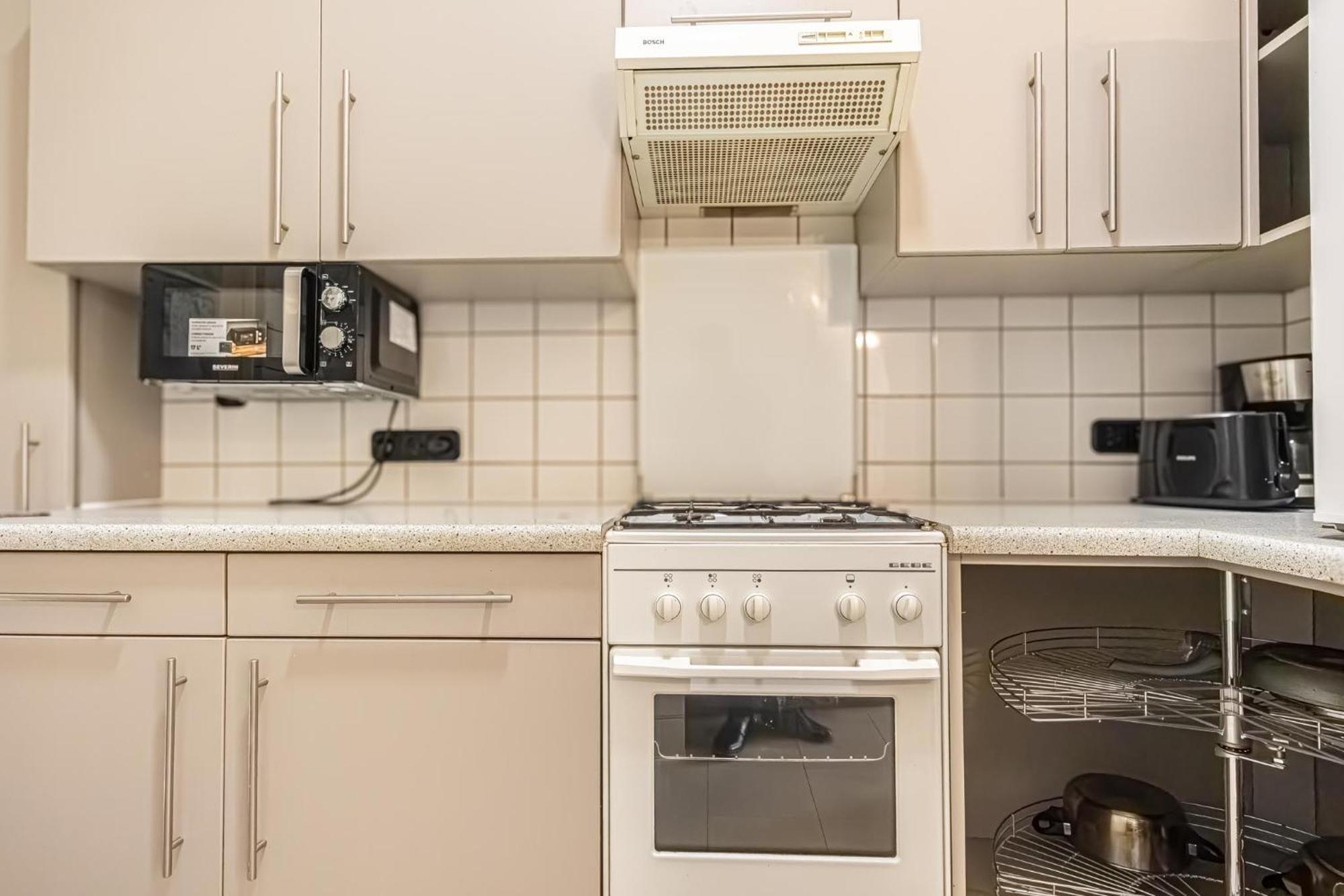 Apartment 8 Min Walk To Wiener Stadthalle, Stylish 1br