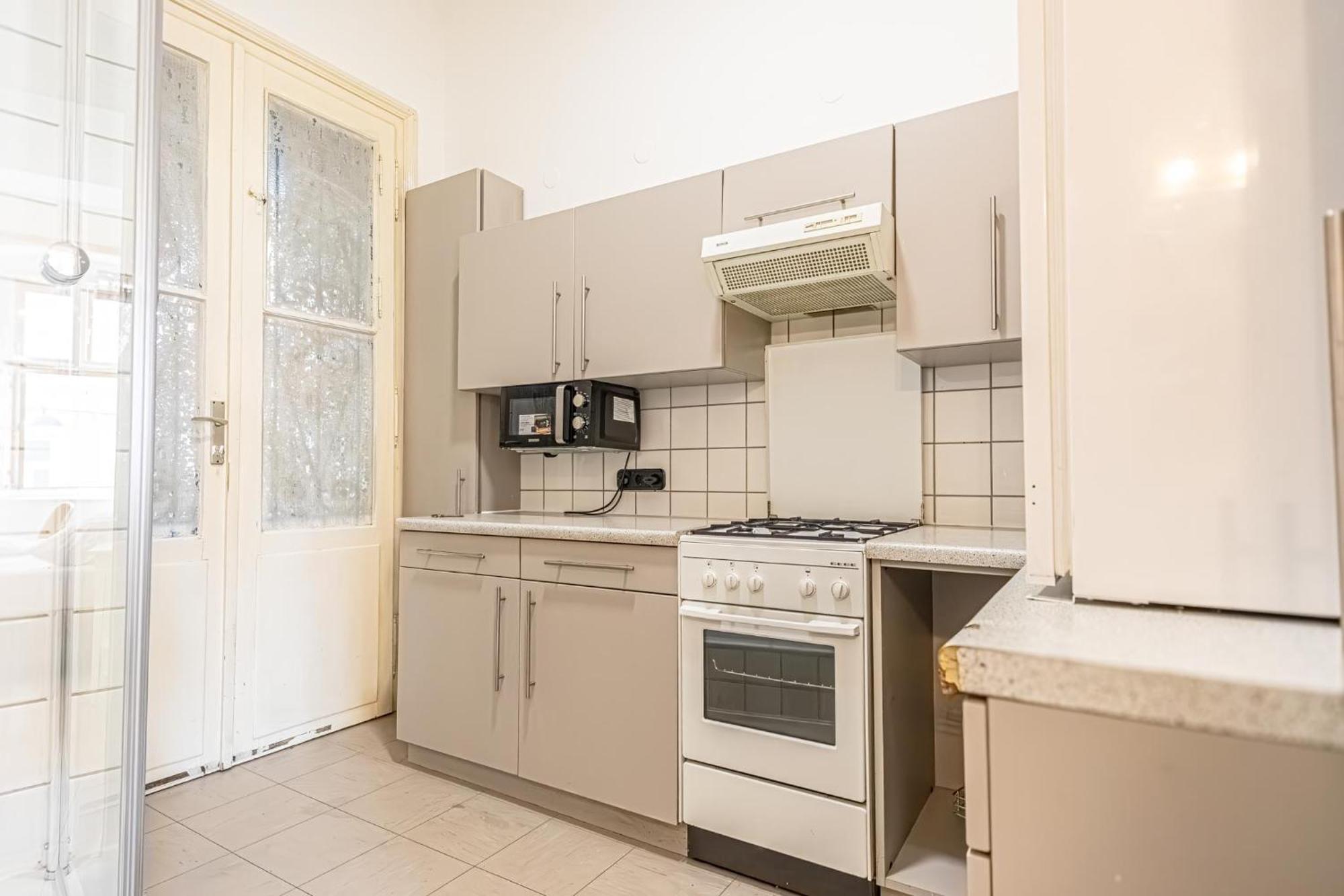 8 Min Walk To Wiener Stadthalle, Stylish 1br Apartment Wien