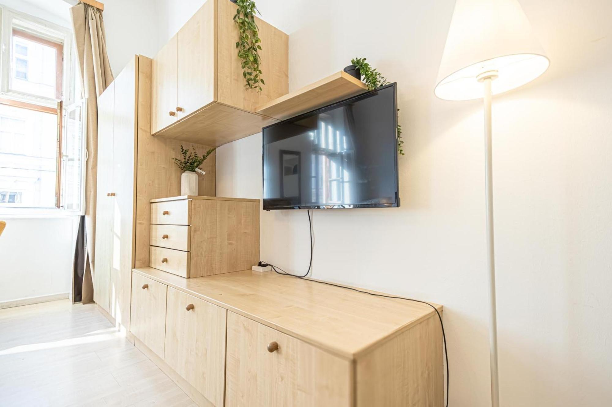 8 Min Walk To Wiener Stadthalle, Stylish 1br
