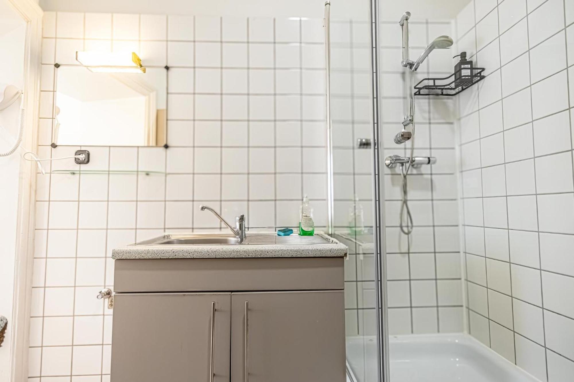 Apartment 8 Min Walk To Wiener Stadthalle, Stylish 1br
