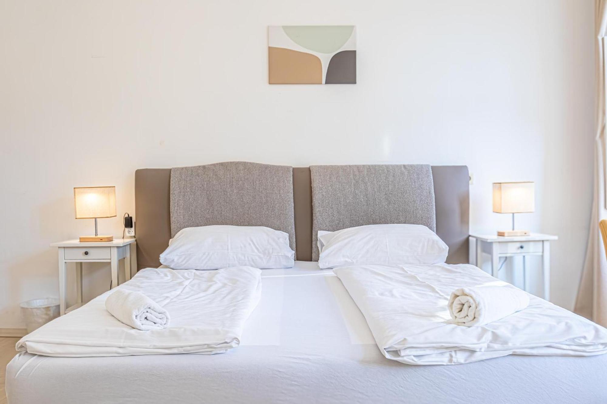 8 Min Walk To Wiener Stadthalle, Stylish 1br Wien