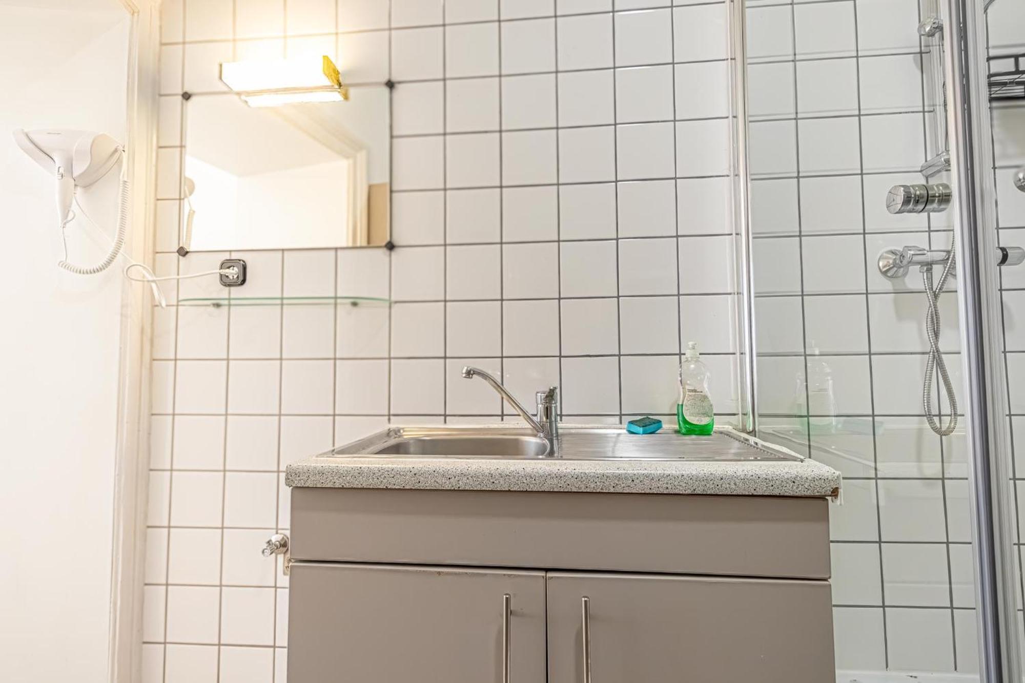 8 Min Walk To Wiener Stadthalle, Stylish 1br *